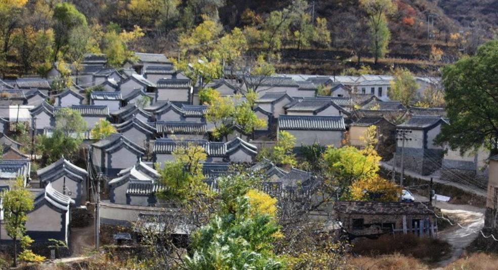 千年古村杨家峪，距北京86公里，村里都是四合院，为何却无人居住