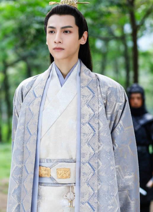 "润玉"化身狠戾帝王,一样的古装不一样的气势,网友:终于反杀