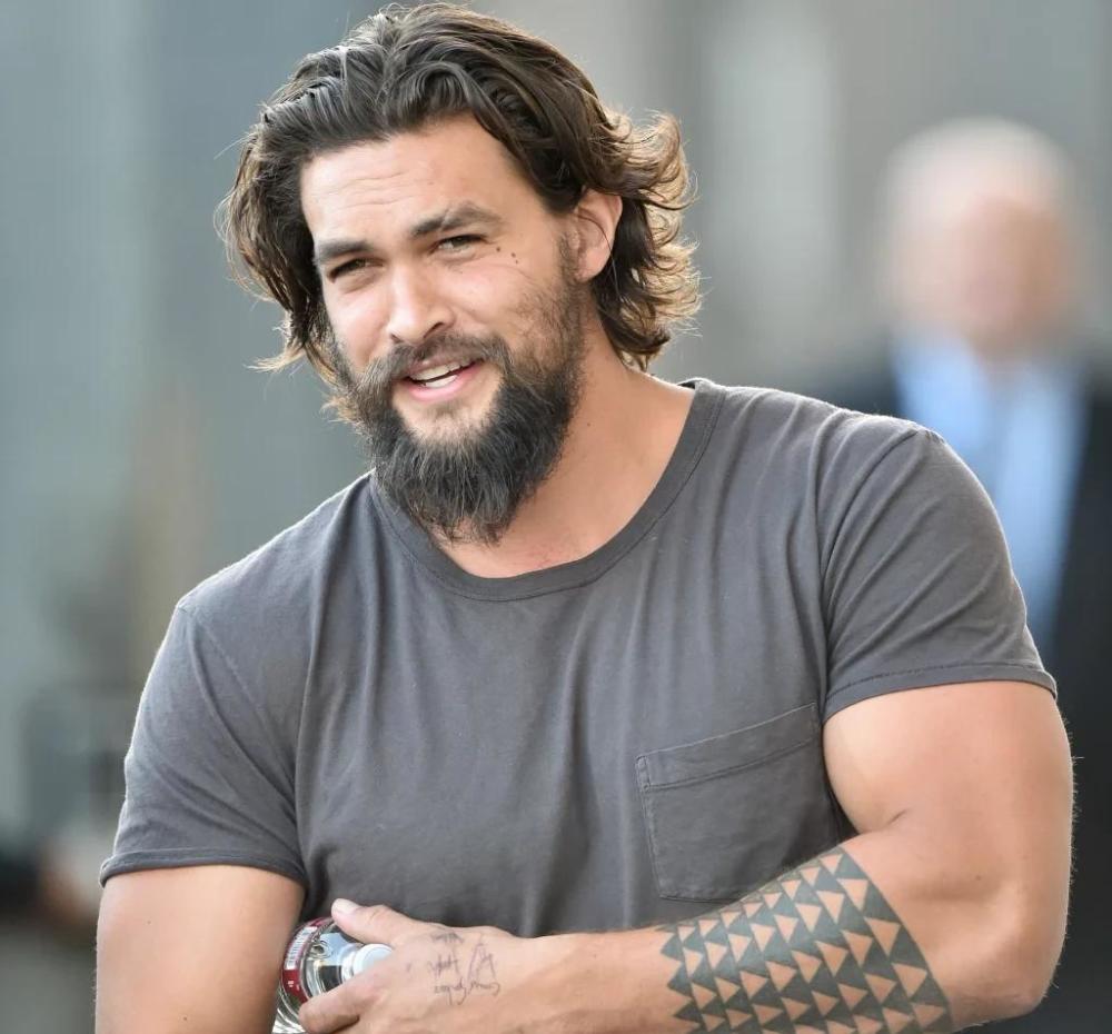 猛男"海王"杰森·莫玛,因照片遭到网友指责_腾讯新闻