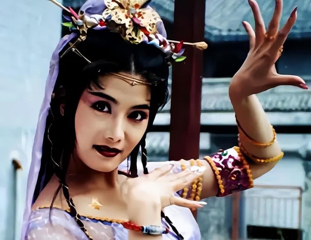 重温《游龙惊凤》:女主角50岁演少女,女二号惊为天人67_腾讯新闻