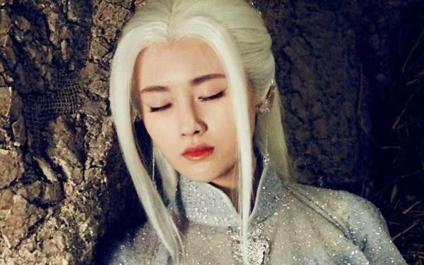 盘点明星白发造型,宋茜仙气十足,热巴高贵不可侵犯