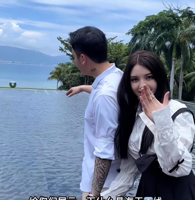 兜儿晒5个月女儿正面照,获网友称赞:比小猪妹好看