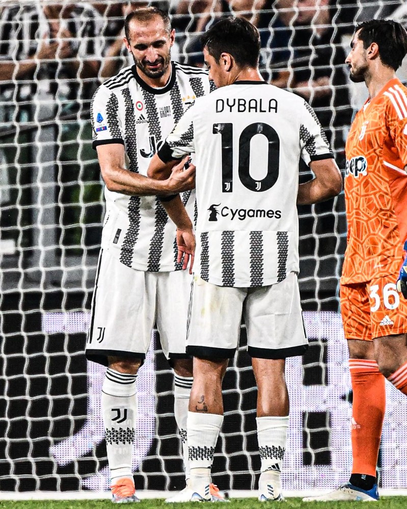 迪巴拉告别尤文主场谢幕战获赠队长袖标小球迷伤心痛哭