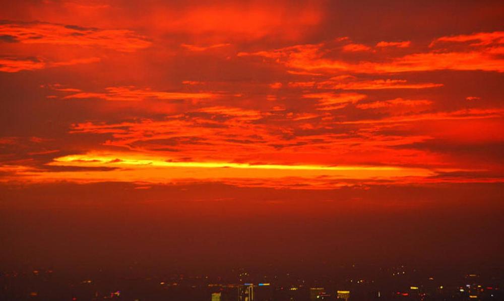 福建多地又出现血红天空科学界暂没有确凿解释真的是灯光
