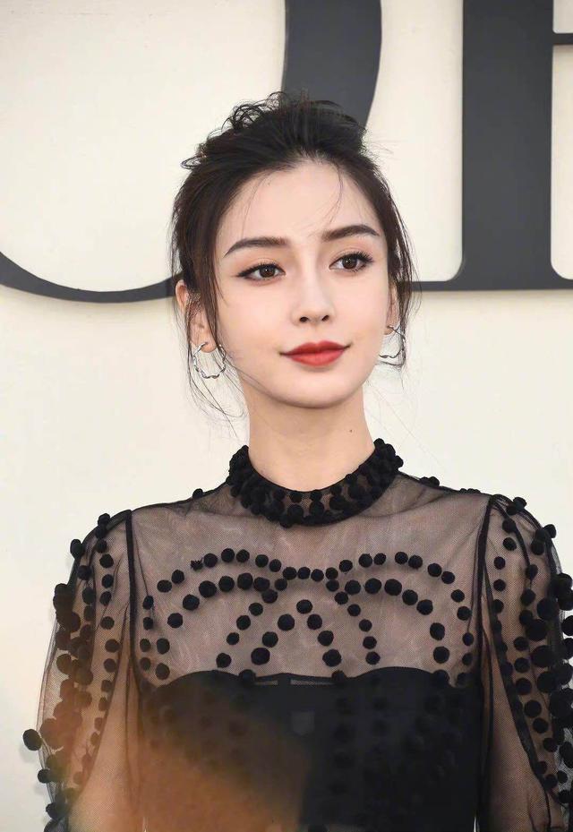 杨颖的生图让我明白,这种"嘴唇"只适合上镜,现实看很违和