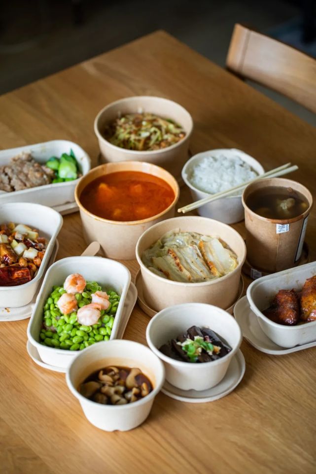 过的一些特殊外卖,有米其林餐厅的套餐礼盒,也有高级日料店的豪华便当