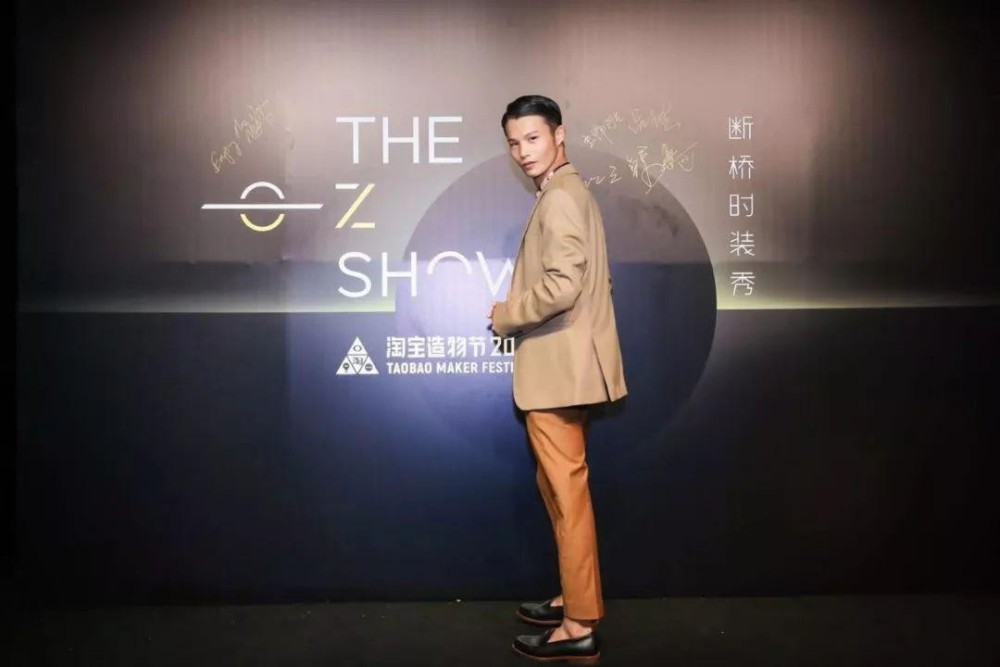 从月入2500的流水线工人，到年入千万超模，他凭什么？