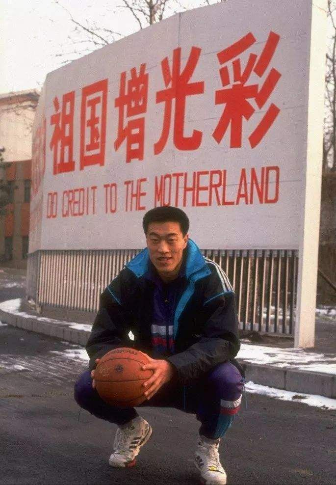 那会儿,对外界充满好奇的马健就已经开始接触nba,他满世界寻找nba的