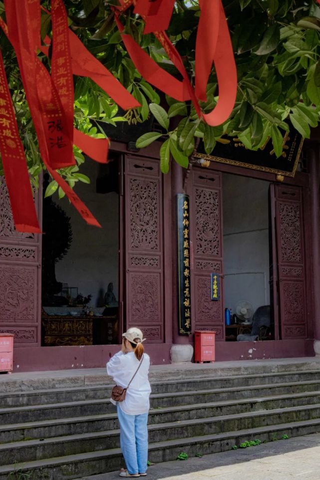拜佛求子,喝茶打卡……重庆最古老的寺院,5块钱就能"普度众生"!