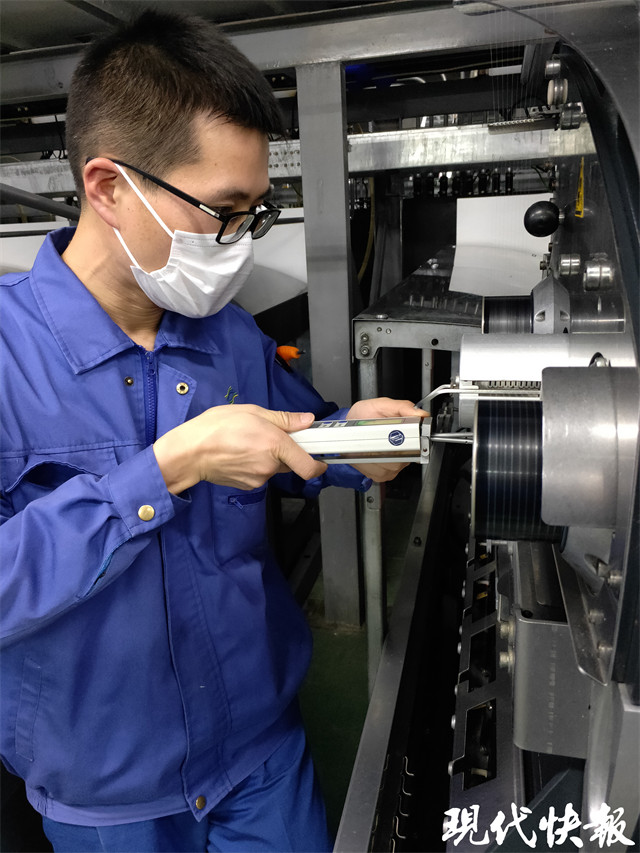 蔡瑞行走在科技创新路上的80后劳模工程师