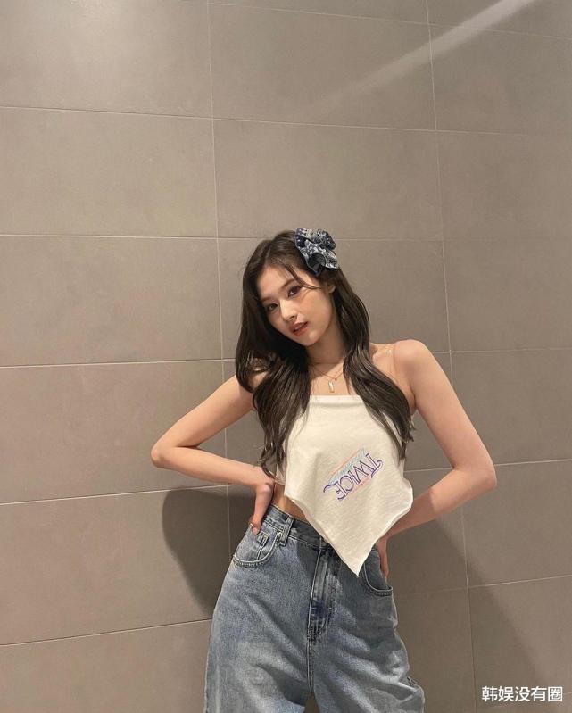 twicesana深邃的眼神致命性感美比例也很完美