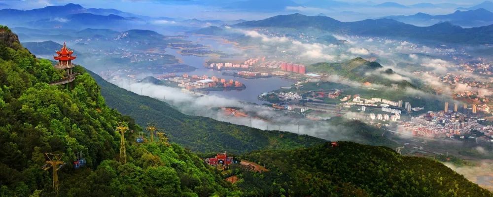 届六中全会精神(郭思婧 摄)洛江区罗溪镇新东村乡村振兴图景(黄新民