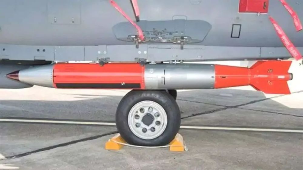 俄战机被2枚“毒刺”导弹击中发动机安全返回基地000760ST博盈
