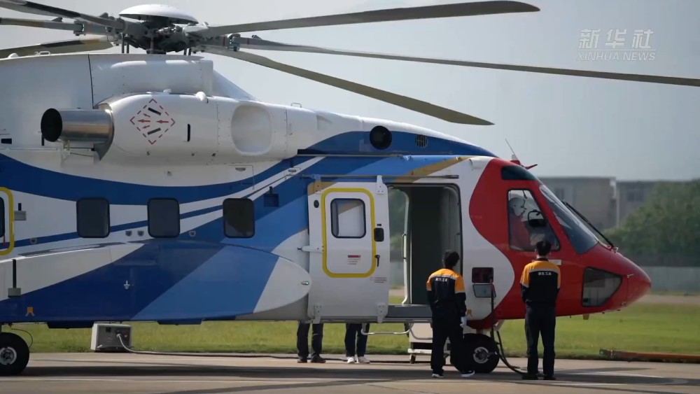 吉祥鸟ac313a大型民用直升机成功首飞