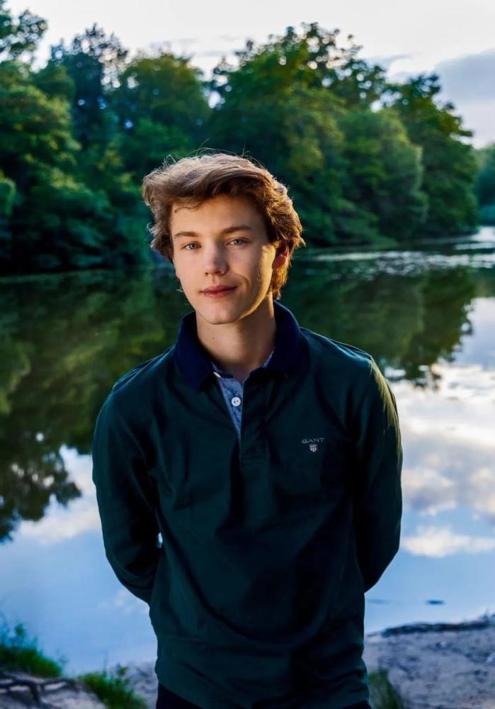 不过话说回来,菲利克斯王子长得还可以,所以我可以!