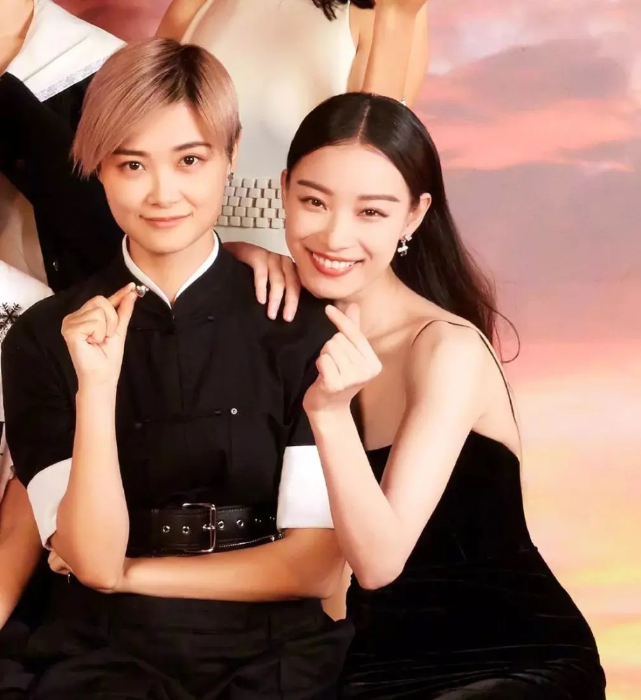 倪妮登《cosmo》演绎自然风,撞衫闺蜜李宇春,撞景前男友井柏然_腾讯