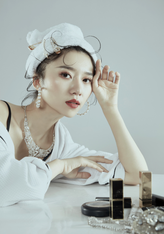 模卡 推荐艺人:赵月