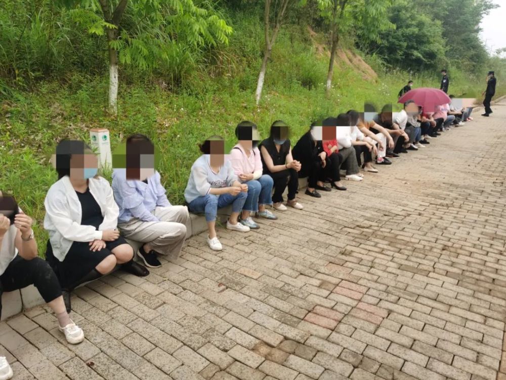 就在南昌34人当场被抓