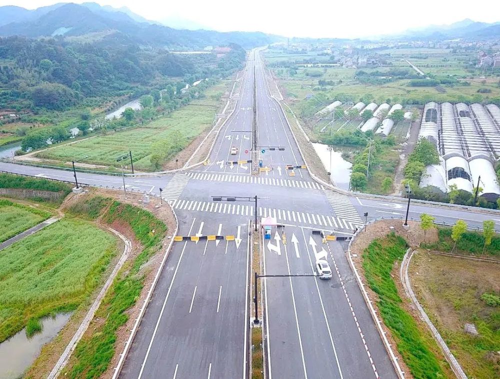 看把村民们乐的衢州351国道柯城区段通车