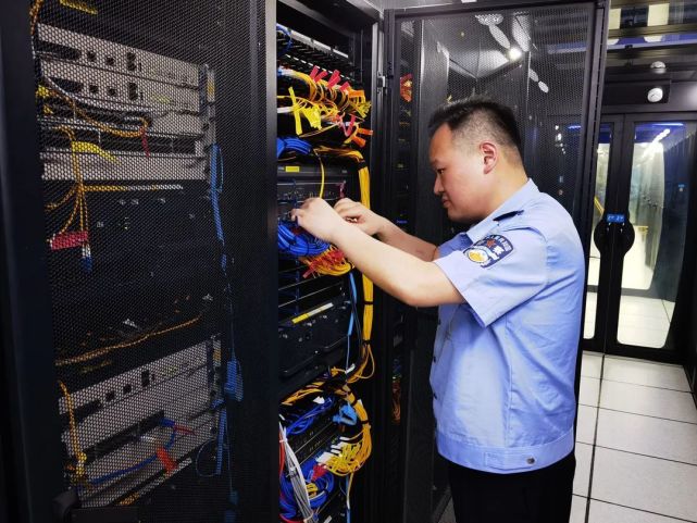 警察故事55卢军科技强警勤探路开拓创新为人先