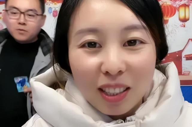 熊磊直播卖澳门特产,老杜全程守护,铁粉占据榜首,却频遇尴尬