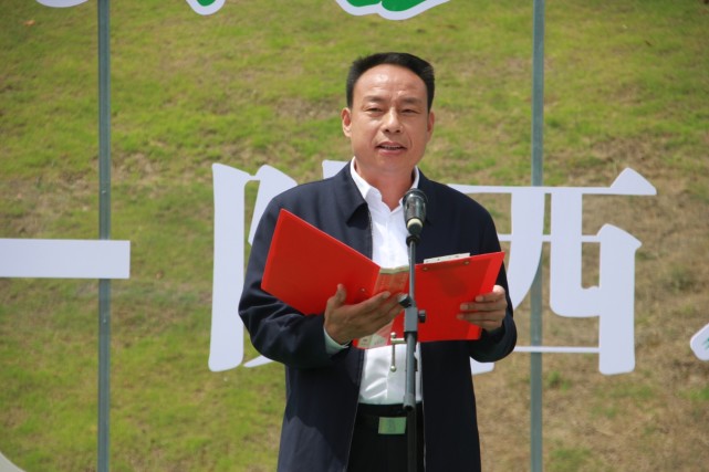 省现代农业园区服务中心副主任孙越赟,岚皋县政府副县长杨乐,岚皋县