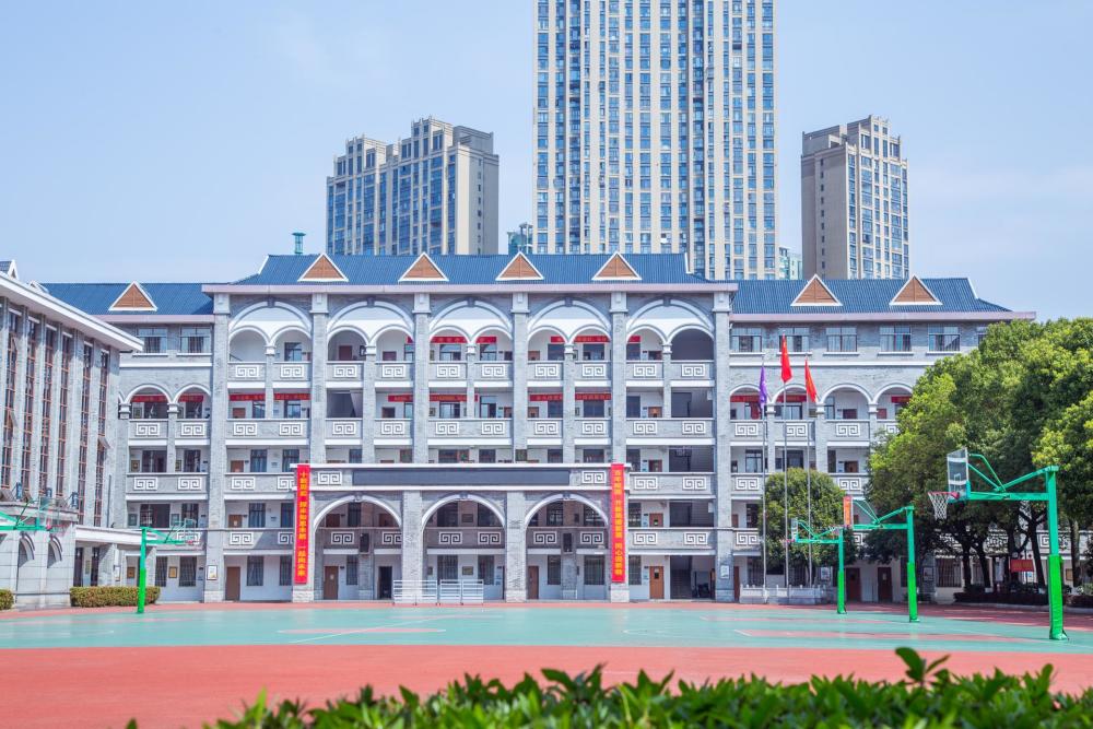 周南实验中学今秋增设高中部招生计划300人