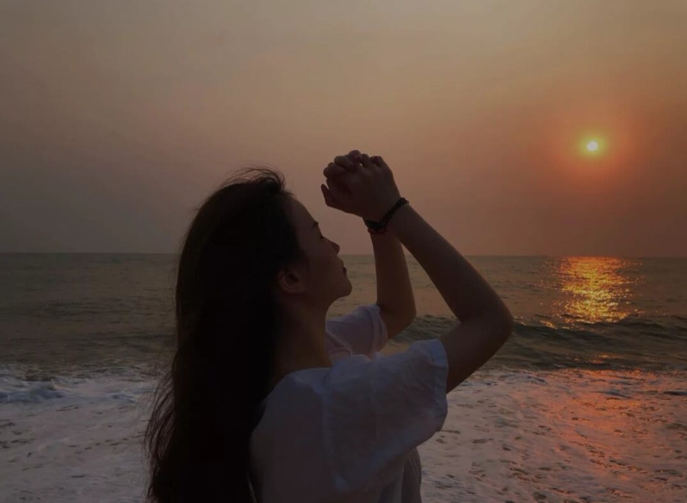 日落女生頭像夏日的爛漫