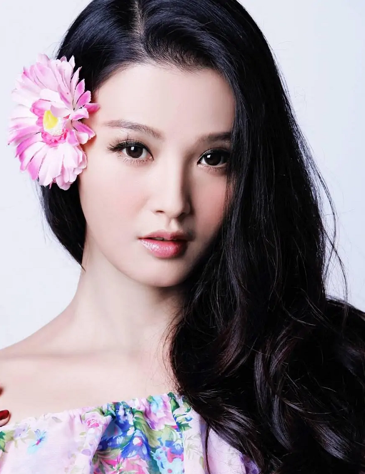 美女白庆琳:被公司雪藏,嫁硬汉徐僧生女,离婚后活成自己的老公_腾讯