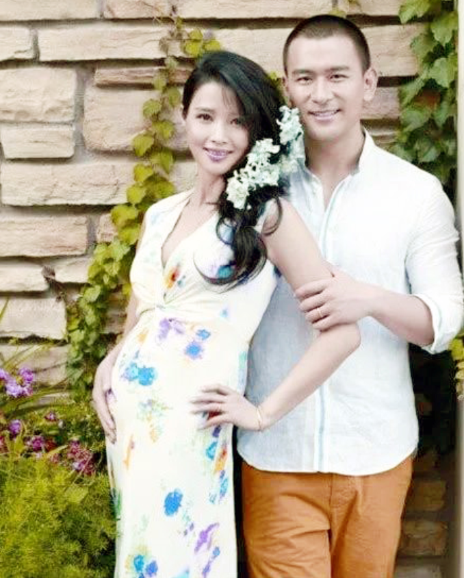 美女白庆琳:被公司雪藏,嫁硬汉徐僧生女,离婚后活成自己的老公_腾讯