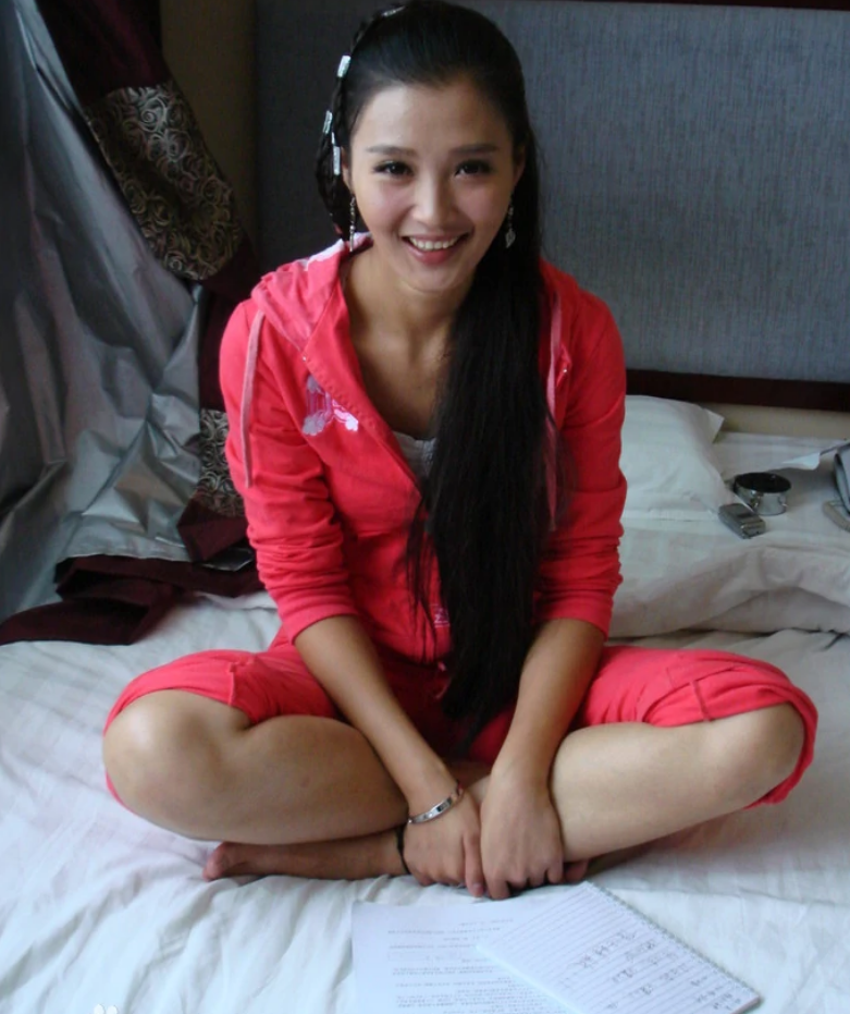 美女白庆琳:被公司雪藏,嫁硬汉徐僧生女,离婚后活成自己的老公_腾讯