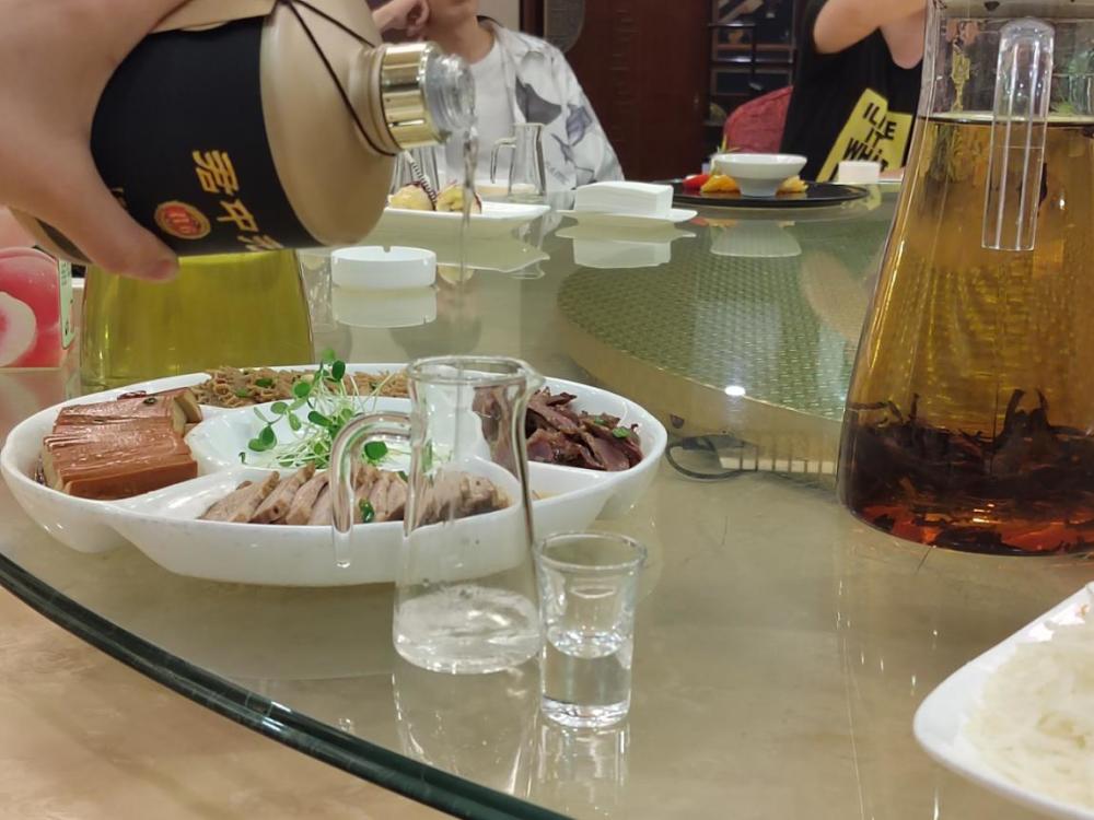 白酒必备干货知识酱香浓香都搞不懂还怎么在酒桌吹牛快收藏