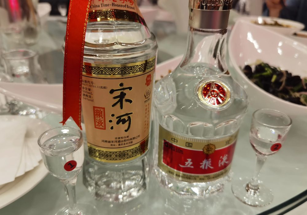 白酒必备干货知识酱香浓香都搞不懂还怎么在酒桌吹牛快收藏