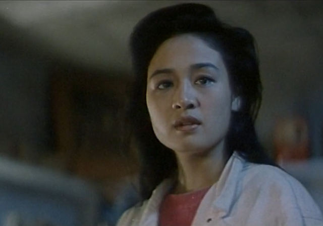 伍宇娟在疯狂的代价中全裸亮相又在都市奇缘中再演浴女