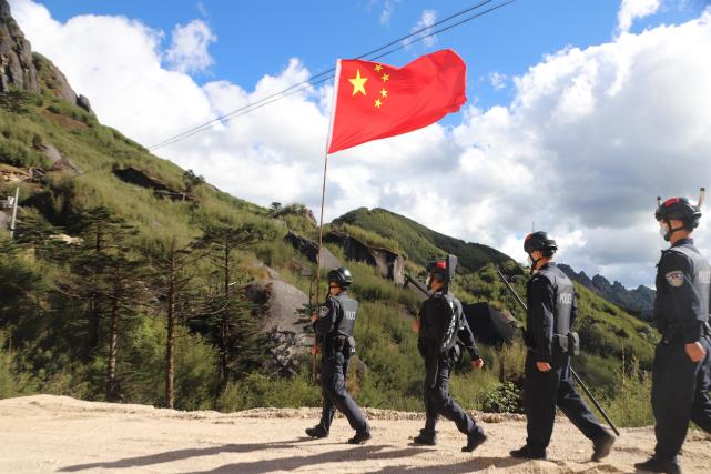 中缅边境巡逻路上的"愚公"