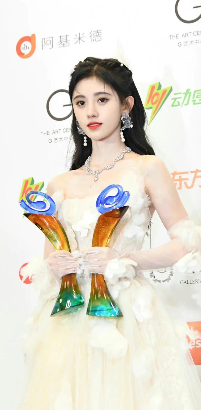鞠婧祎这组相片真的好绝
