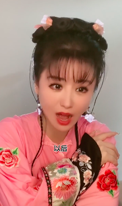 网红夏紫薇被全网骂,发视频求垂怜言辞明目张胆,真