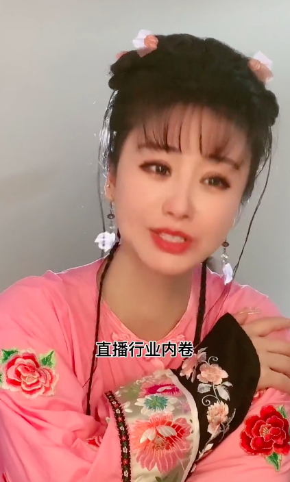 网红夏紫薇被全网骂,发视频求垂怜言辞明目张胆,真