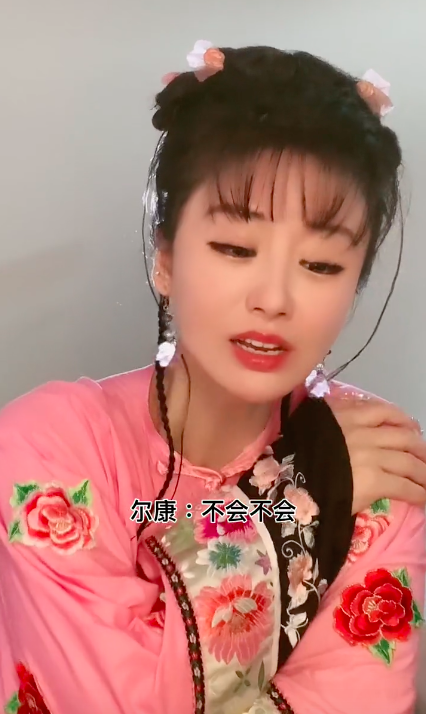 网红夏紫薇被全网骂,发视频求垂怜言辞明目张胆,真