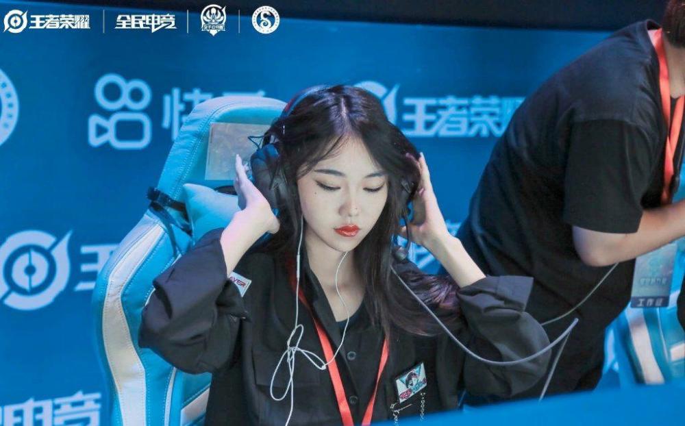 甜甜珂已被战队买下首发上场打比赛第一女中单坐实了