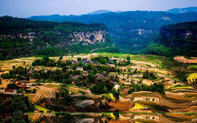 棕阁山生态度假区,位于邻水县黎家镇金竹坪村,明月山脉半山腰,海拔约