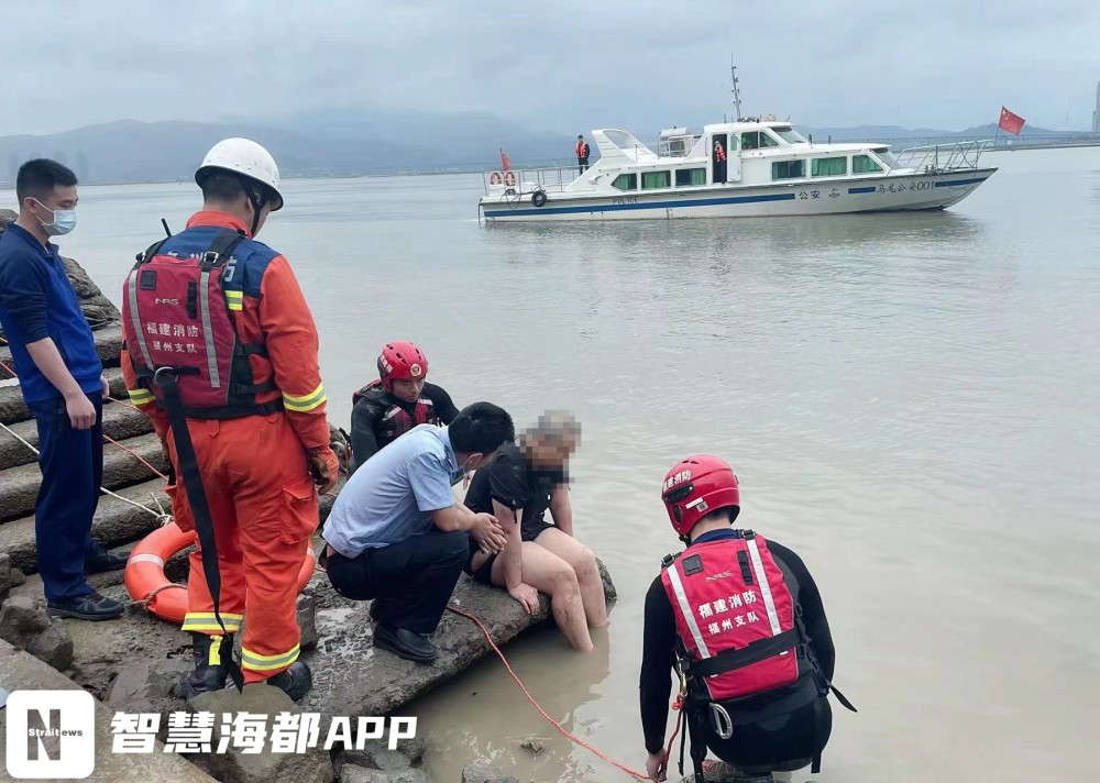 事发福州一女子欲跳江轻生所幸