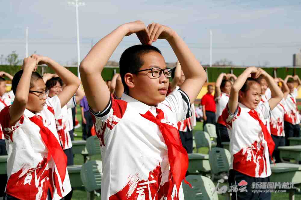 乌鲁木齐市课桌手势舞醒脑健身学生爱