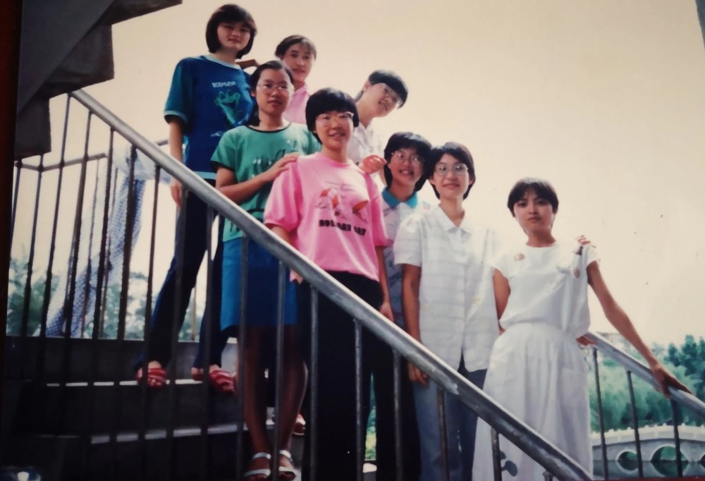 1999年北大博士后定居美国,母亲重病却不管死活,众人:不怪他