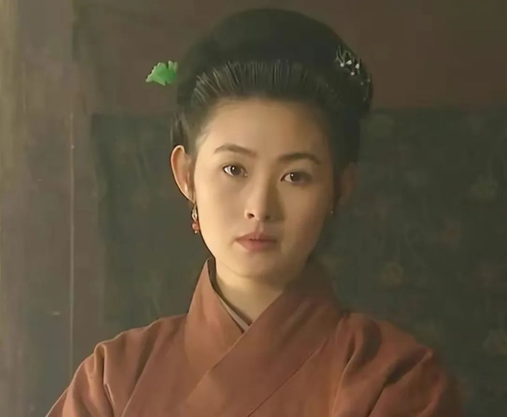 "最美潘金莲"王思懿:早年因角色一夜爆红,中年被质疑整容_腾讯新闻