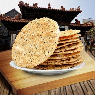 据考证,山东周村烧饼源于汉代的胡饼,胡饼就是覆以芝麻的面饼.