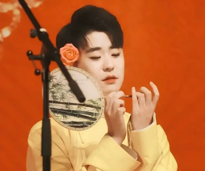 张云雷为了维护郭德纲,十分罕见地在台上发火,见一个他拉黑一个!