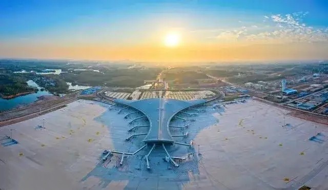 汇聚的小地方,人口不过百万,却声名远播,曾经有一位吴川老板龙观生说