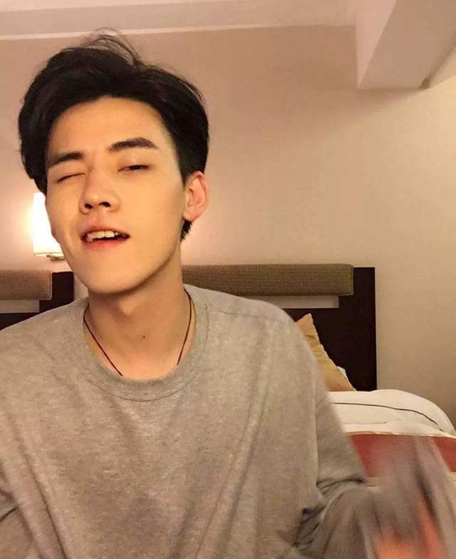 除了核废水风波之外,任豪还曾被爆料用化名聊骚女粉丝,与变性网红李由