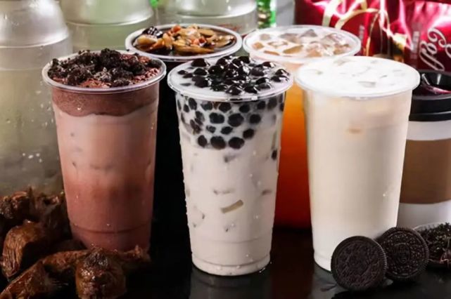夏天爱喝奶茶?男子每天喝6杯,患近10种疾病